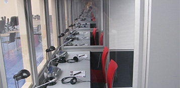 cabine de traduction simultan&eacute;e